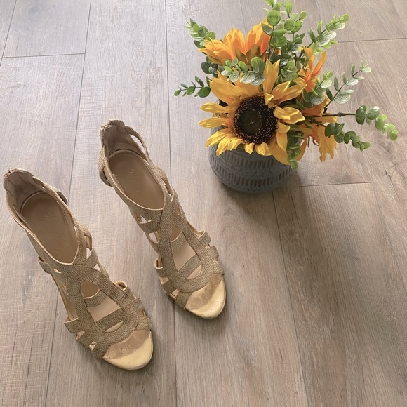 MARC FISHER STRAPPY GOLD HEELS |‎ SZ 10 - Picture 1 of 6